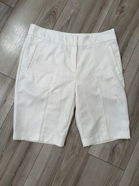 Izod Womens White Tailored Bermuda Golf Shorts - size 8